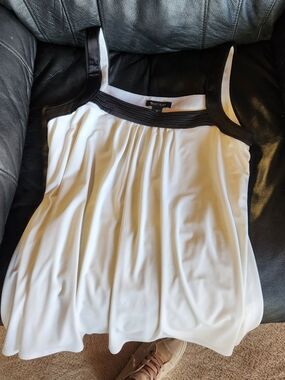 White House Black Market White Sleeveless Tank Top - M